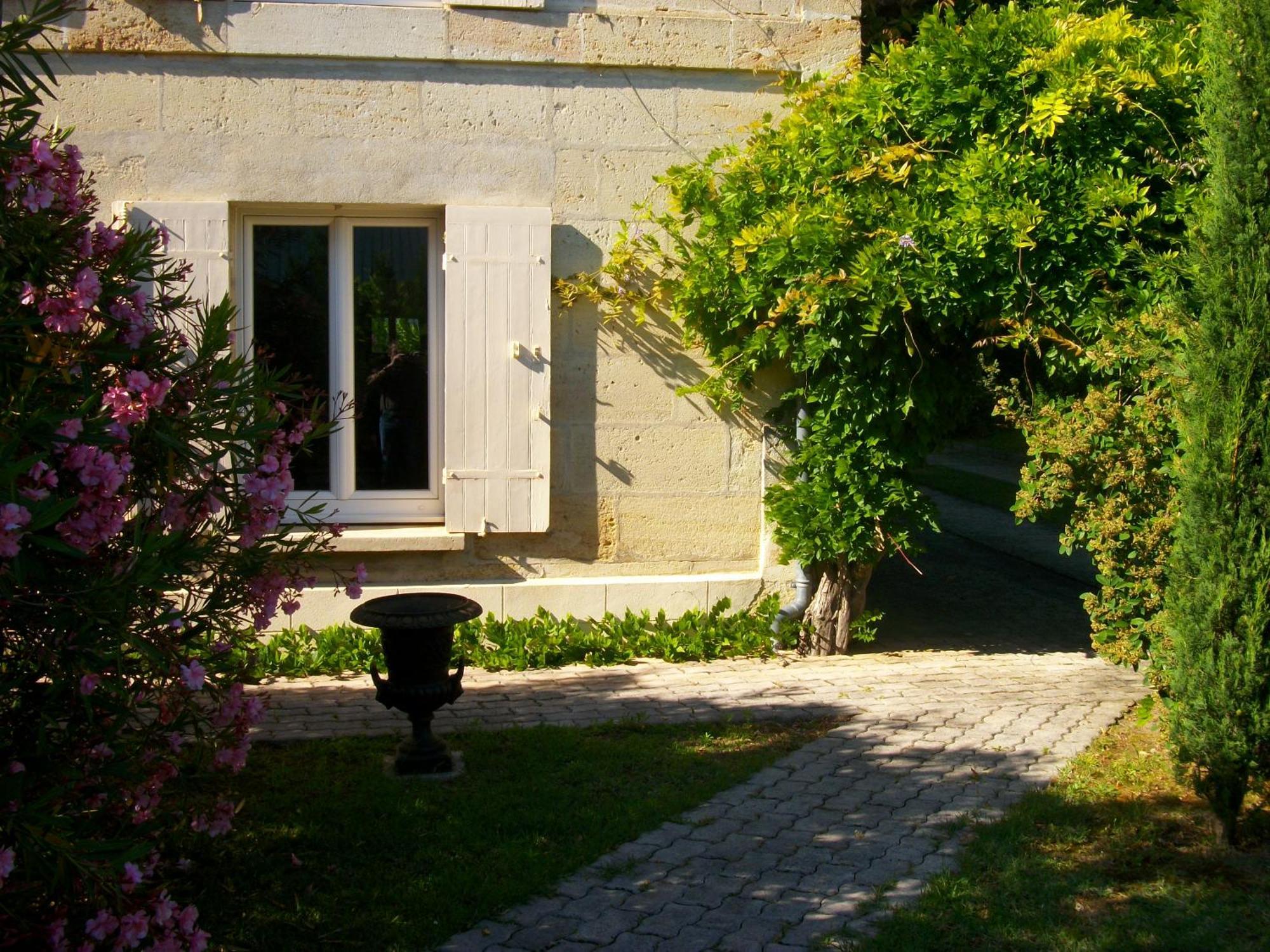 Bed and Breakfast Domaine De Monein Сент-Андре-де-Кюбзак Экстерьер фото
